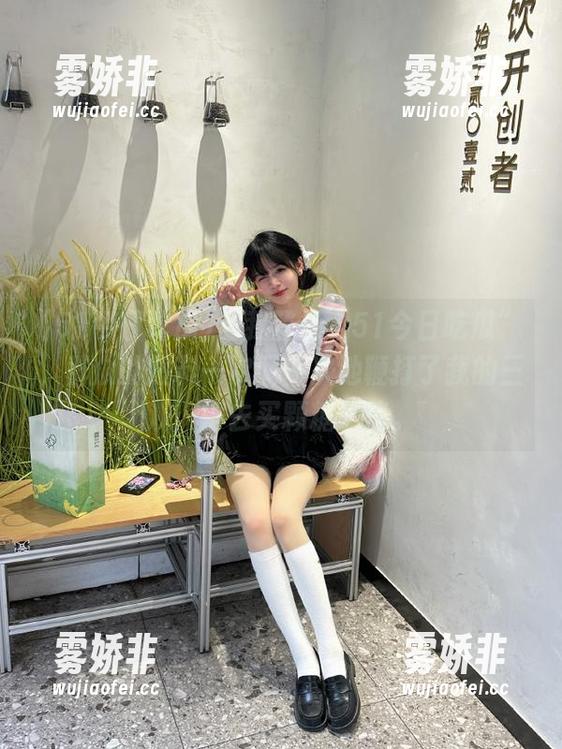 当我登录“51今日吃瓜”，群众的爆料一次又一次地鞭打了我的三观…得去买颗糖压惊。