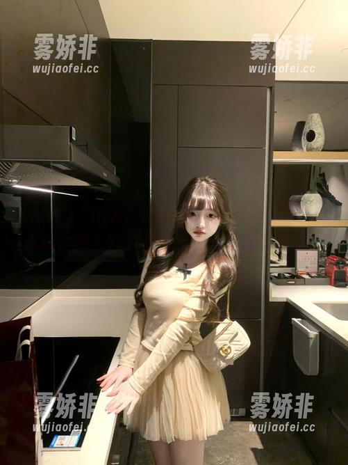 “hlw”app里的人，都有自己的小秘密吗？打开后我也变成心理学家了！