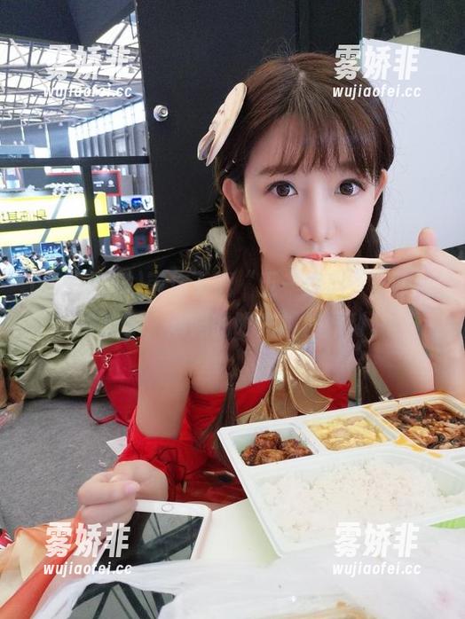 五一黑料 等你下载“五一黑料”,瓜吃得越多,姨妈的眼光越加犀利。