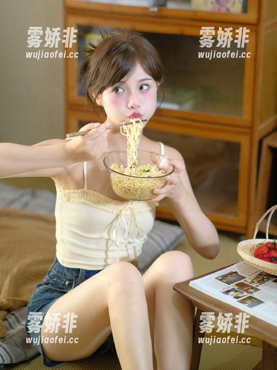 人人黑料 人人黑料更新:昨晚的瓜太多,脑袋里正在开派对,没人请我!