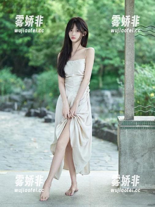吃瓜新姿势：点开“人人黑料”的链接，手指带着我穿梭于各种脑洞的大门！