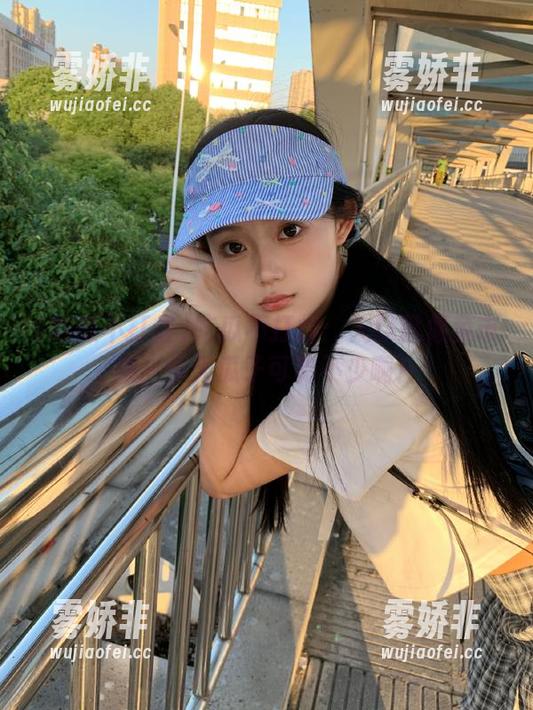 吃瓜不打烊 吃瓜不打烊:入口就像菜市场,今天瓜子可真不少啊!