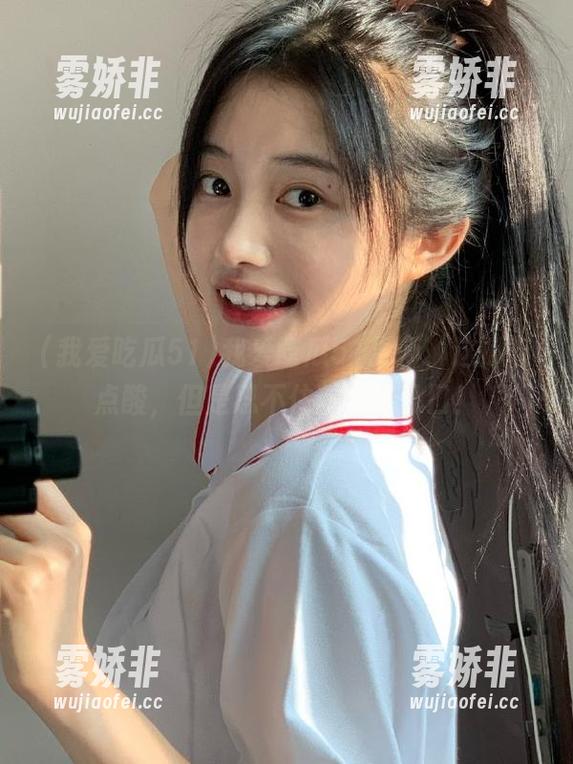 我爱吃瓜51 我爱吃瓜51更新,这瓜有点酸,但是忍不住想多吃几口!