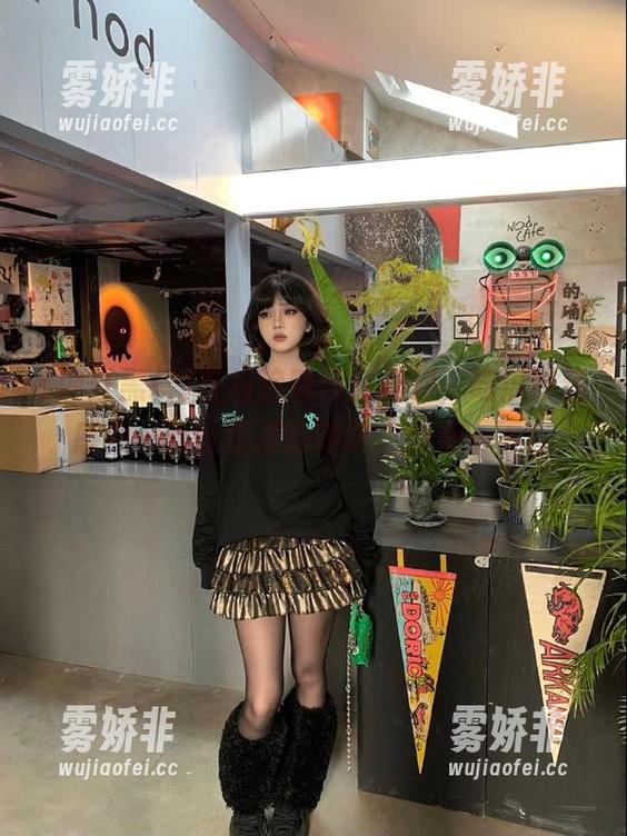 在线追踪网红黑料，吃瓜时还感到一丝丝撩拨的暧昧，感受一下！