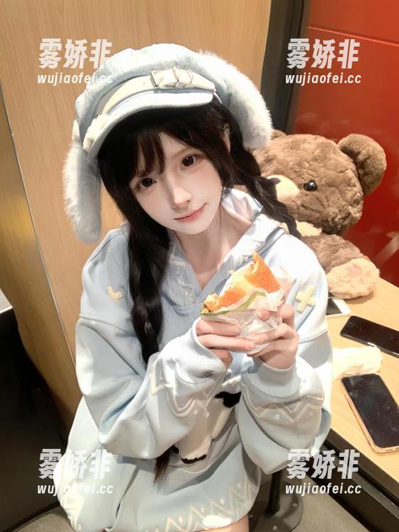 黑料不打烊 在黑料不打烊,网页上热搜一波接一波,我的瓜慢慢变成了小山坡!