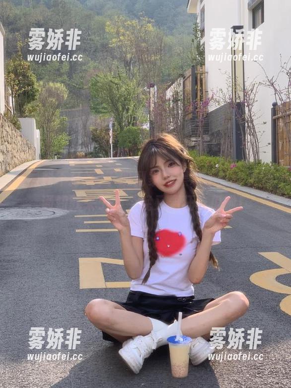 下班到家，黑料不打烊更新通知就来了，今晚又要狂吃瓜啦！