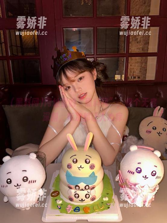 黑料网 网址里的“黑料网”,像个无底深渊,每次都让人心痒.