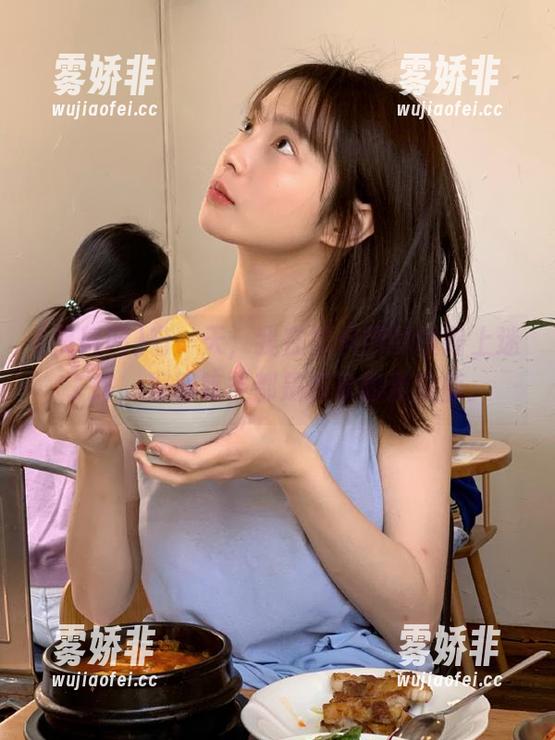 黑料网 有一天,我在黑料网的线路上迷了路,发现每条都是想象的漂流瓶。